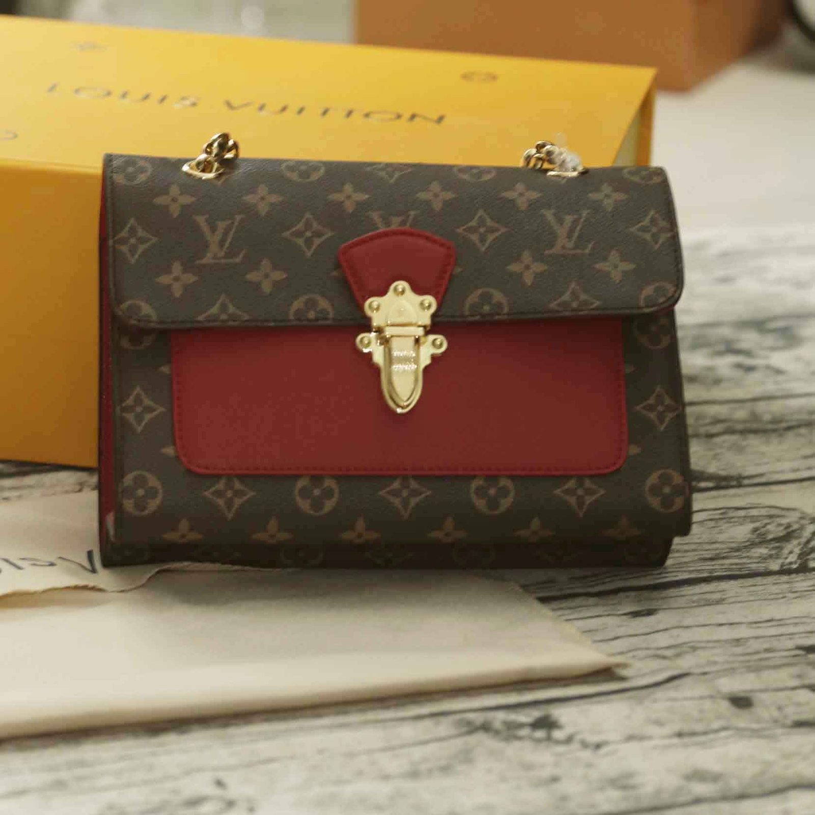 Gucci Zip Around Wallet